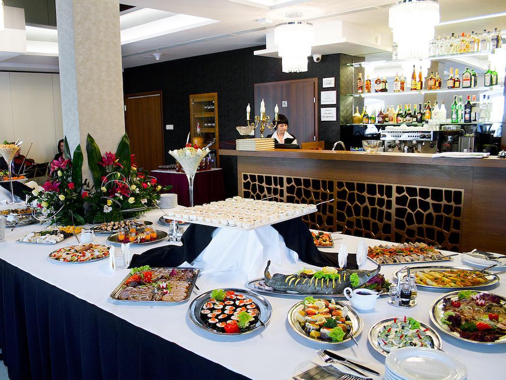 Hotel Miodowy Mlyn Opatow  Ngoại thất bức ảnh
