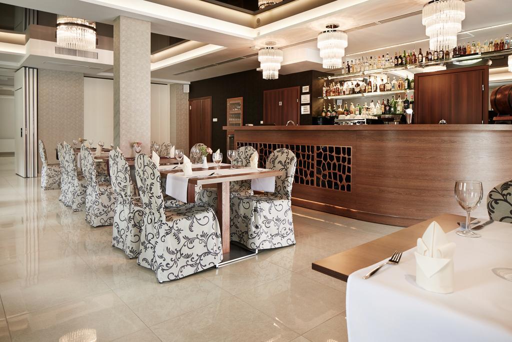 Hotel Miodowy Mlyn Opatow  Ngoại thất bức ảnh