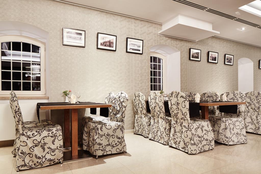 Hotel Miodowy Mlyn Opatow  Ngoại thất bức ảnh