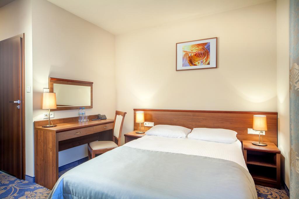 Hotel Miodowy Mlyn Opatow  Phòng bức ảnh