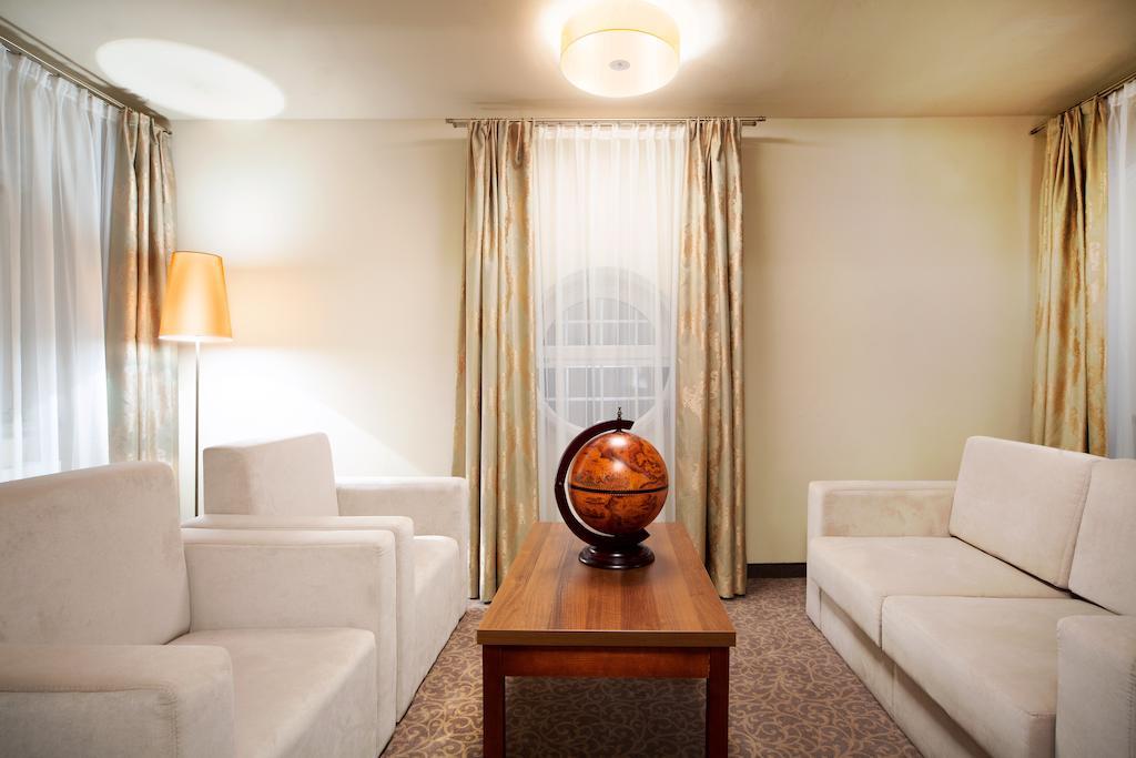 Hotel Miodowy Mlyn Opatow  Ngoại thất bức ảnh