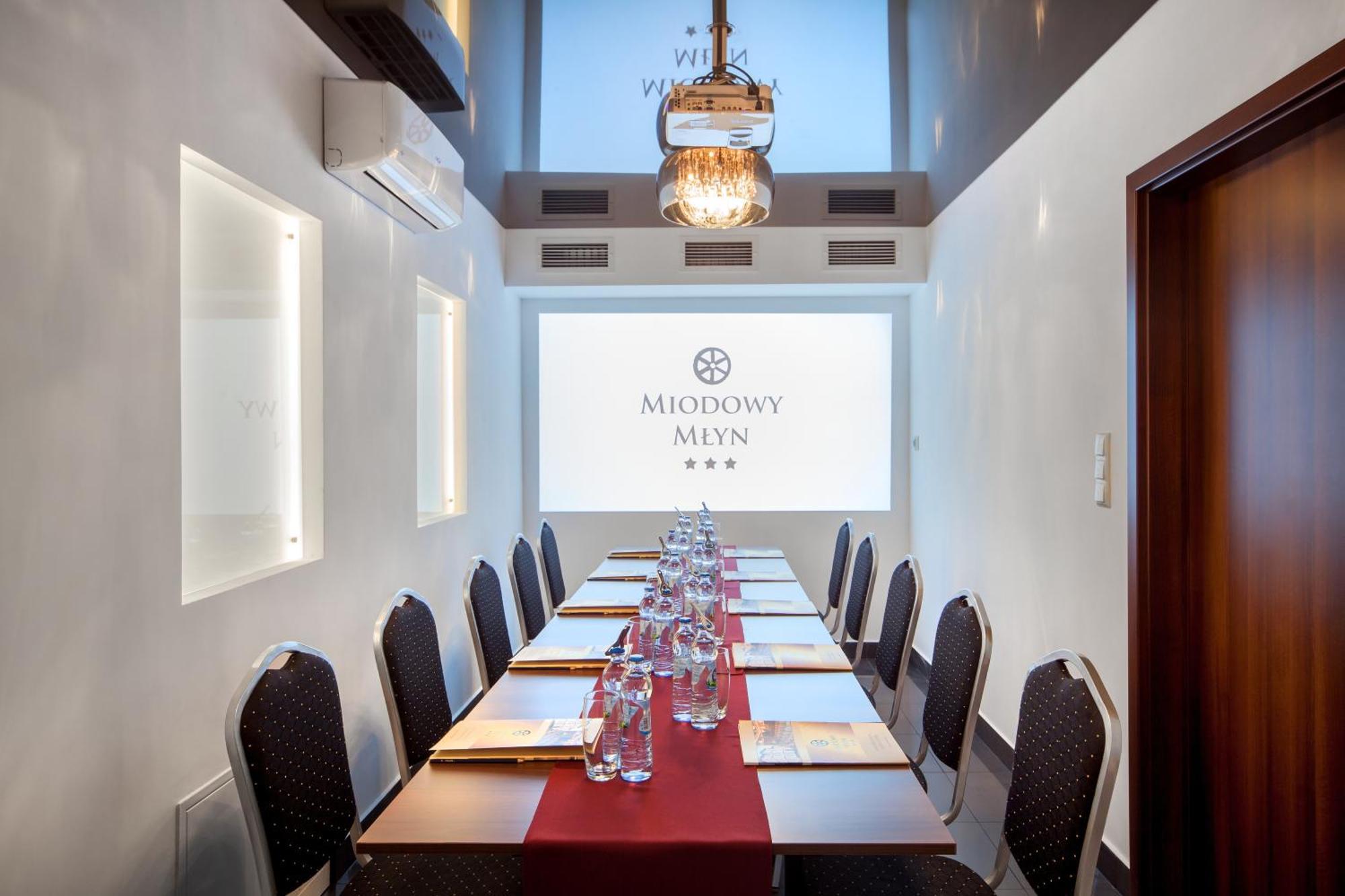 Hotel Miodowy Mlyn Opatow  Ngoại thất bức ảnh